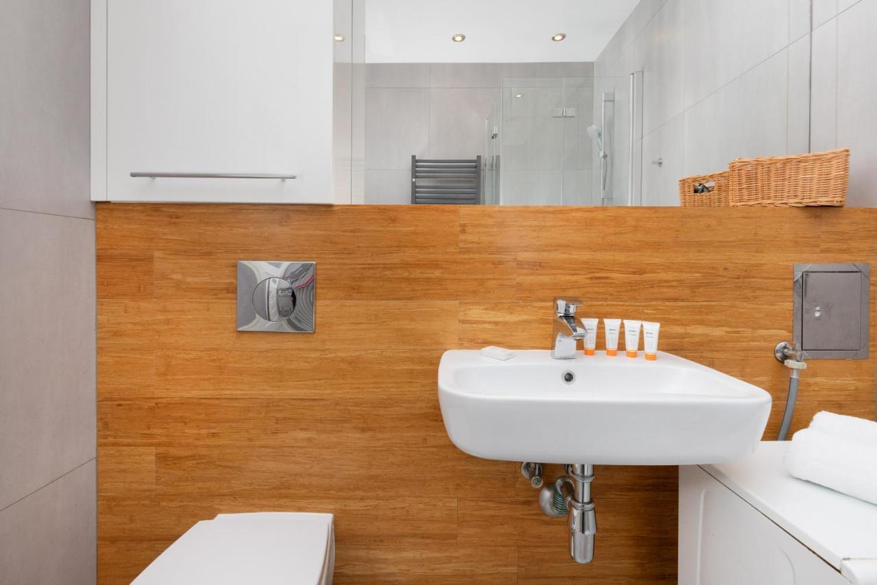 Apartment Swietojanska Center Of 550m To The By Renters Gdynia